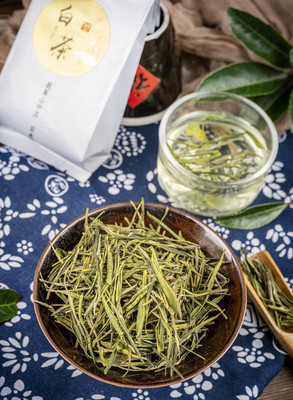 白茶绿茶 纯白背景下的高清茶叶摄影艺术